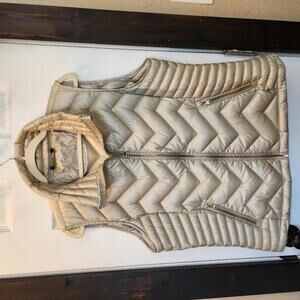 Calvin Klein Women's Gold Puffer Vest - Premium Down- Size XL